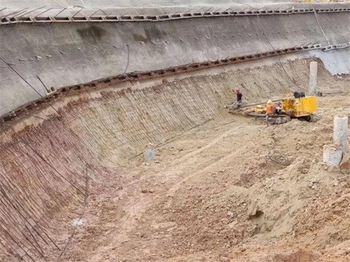 阿克塞基坑边坡加固